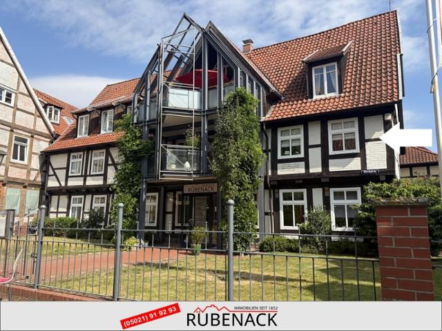 Wohnen im Herzen der Altstadt: Gemütliche 1,5 Zimmer Wohnung mit schönem Balkon an der Martinskirche