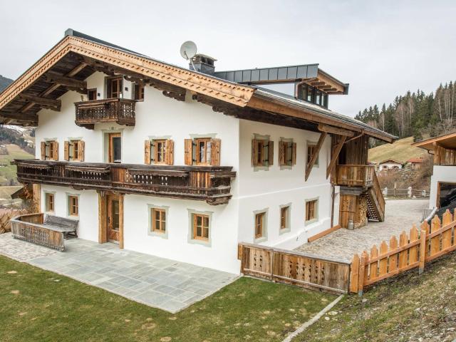 Wohnen im luxuriös ausgebauten Bauernhaus 01878