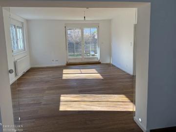 Wohnen im Mehrfamilienhaus / 8 Zimmer, 3 Bäder, 2 Eingänge