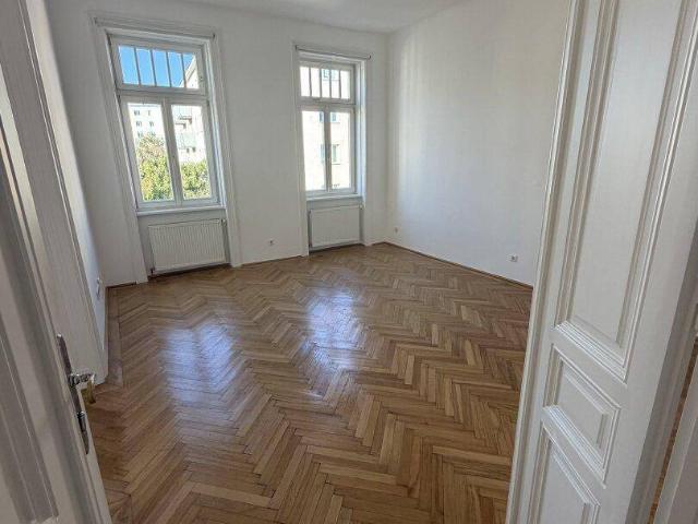Wohnen im Neunzehnten Helle Altbauwohnung erstrahlt in neuem Glanz