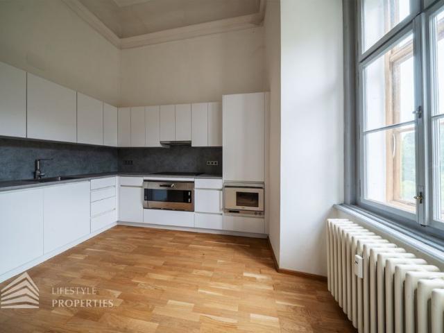 Wohnen im Schloss! 4 Zimmer Wohnung in Ebergassing