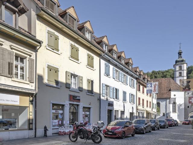 Wohnen im Städtli Laufen: grosse Wohnung mit 2 Badezimmer