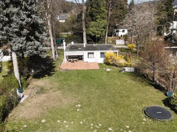 Wohnen im privaten Naturparadies: Modernisierter Bungalow im Schlosspark Seebenstein