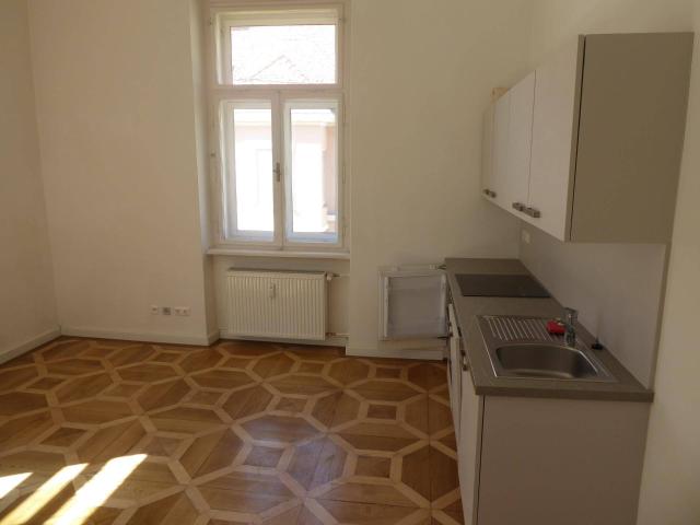 Wohnen im Univiertel. Altbau Kleinwohnung Graz Geidorf