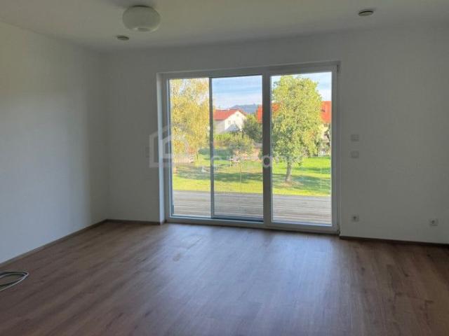 Wohnen im Zentrum von Seewalchen am Attersee– Helle 2 Zimmer Wohnung mit Loggia und Blick ins Grüne