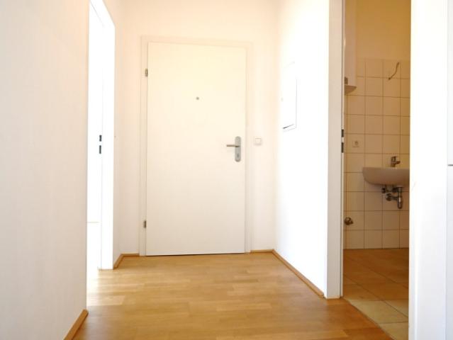 Wohnen im Zentrum – großzügig geschnittene 2 Zimmer Wohnung Nähe Landstraße