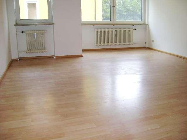 WOHNEN IM ZENTRUM, Nähe Wertachbrücke mit Balkon und Einbauküche