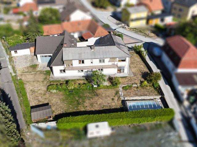 Wohnen & Investieren in Bernstein – 5 Wohneinheiten auf ca. 350 m² mit Pool und Aussicht
