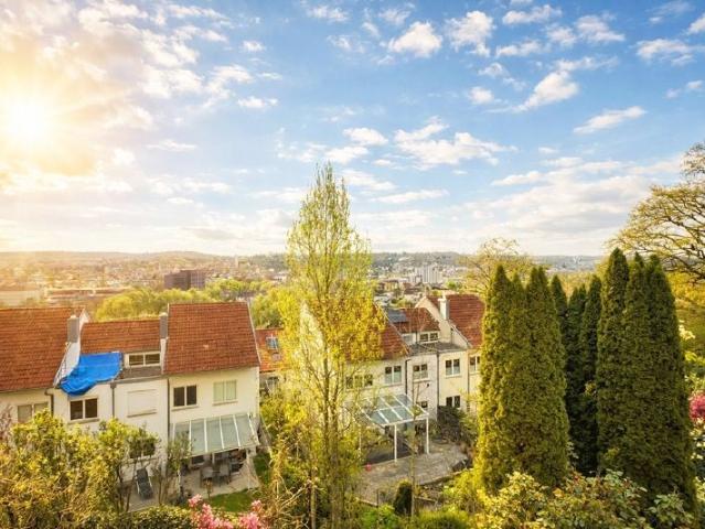 WOHNEN IN AUSSICHTSLAGE – 3 ZI. WHG. MIT GARAGE ST.PL. I. FREIEN RV WEST
