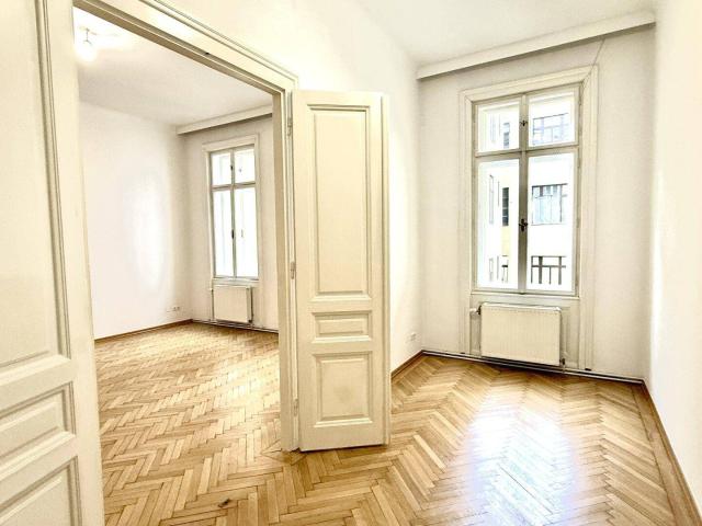 Leben in der Mariahilfer Straße mit Klopfbalkon Hofruhelage