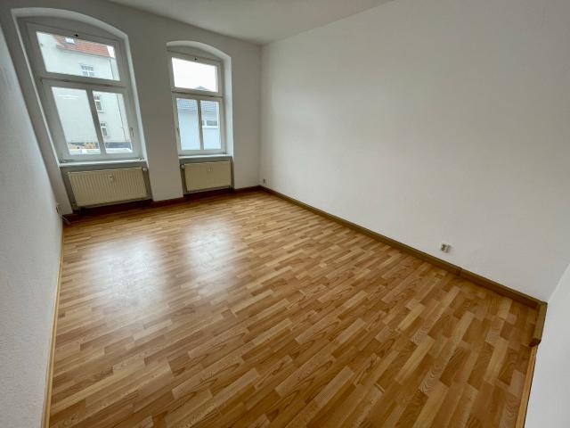 Wohnen in Gera Debschwitz! Gemütliche 2 Raum Wohnung. Bad mit Wanne und Fenster