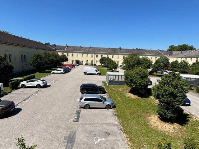 Wohnen in den DRAGONERHÖFEN von Wels gepflegte 1 Zimmer Wohnung mit Abstellraum und modernem Badezimmer inkl. Wanne ! Verfügbar ab 01.09.2026!