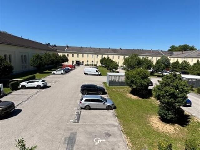 Wohnen in den DRAGONERHÖFEN von Wels gepflegte 1 Zimmer Wohnung mit Abstellraum und modernem Badezimmer inkl. Wanne ! Verfügbar ab 01.09.2026!