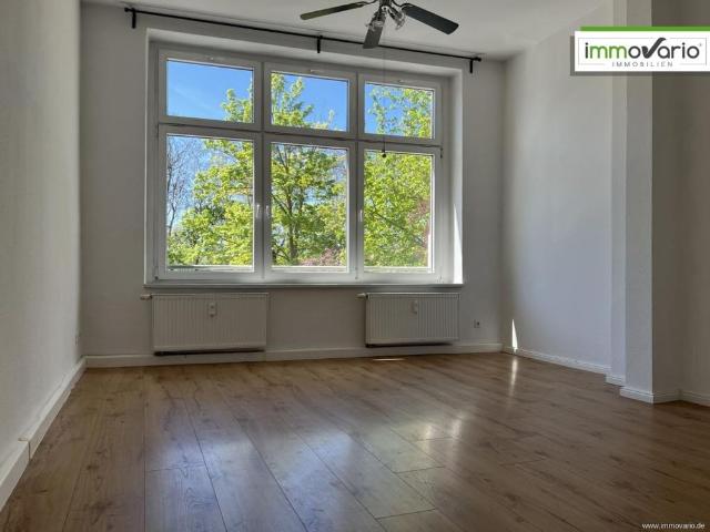 Wohnen in der Altstadt. Schöne 2 Raum Wohnung in Hochparterre mit Wanne, Balkon und Einbauküche