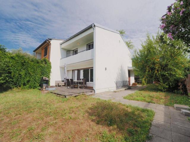 Wohnen in der beliebten Tirolerhofsiedlung Eckreihenhaus mit großem Garten auf Eigengrund!