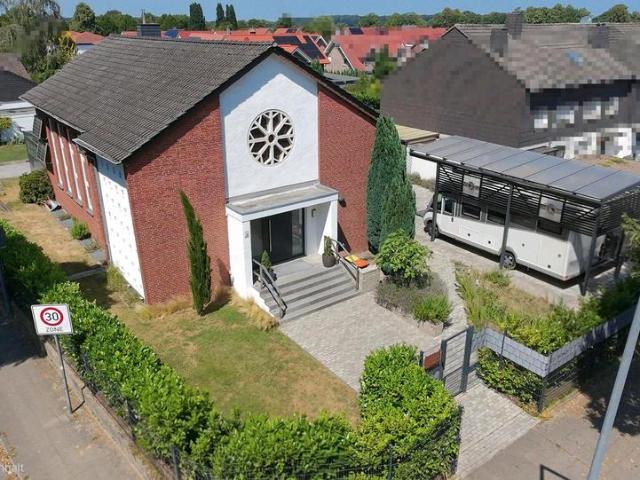 WOHNEN IN DER EHEMALIGEN KIRCHE MEHR ALS NUR VIER WÄNDE!