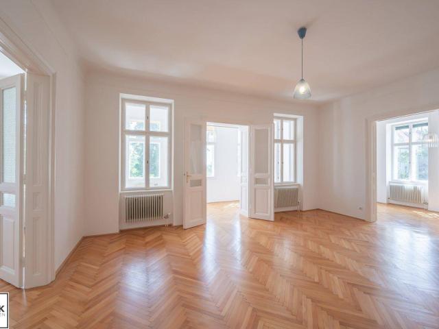 Wohnen in einer Hietzinger Villa: charmante 4 Zimmer Wohnung mit separater Küche in bester Hietzinger Lage