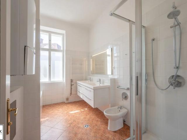 Wohnen in einer Hietzinger Villa: charmante 4 Zimmer Wohnung mit separater Küche in bester Hietzinger Lage