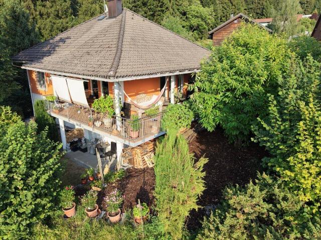 Wohnen in einzigartiger Naturlage – stielvolles Einfamilienhaus am Waldrand mit Einliegerwohnung in Hörbranz