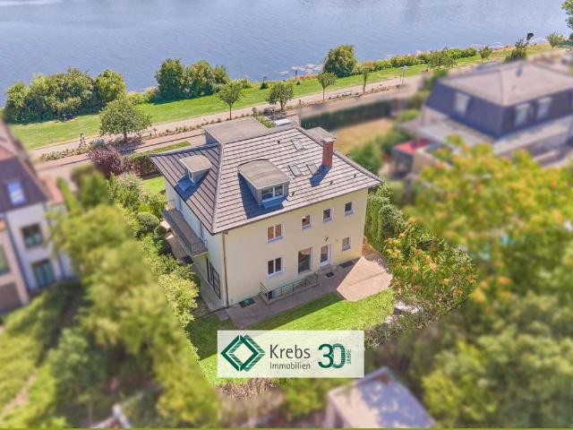 Wohnen in erster Reihe: Repräsentative Stadtvilla direkt am Neckar in HD Neuenheim
