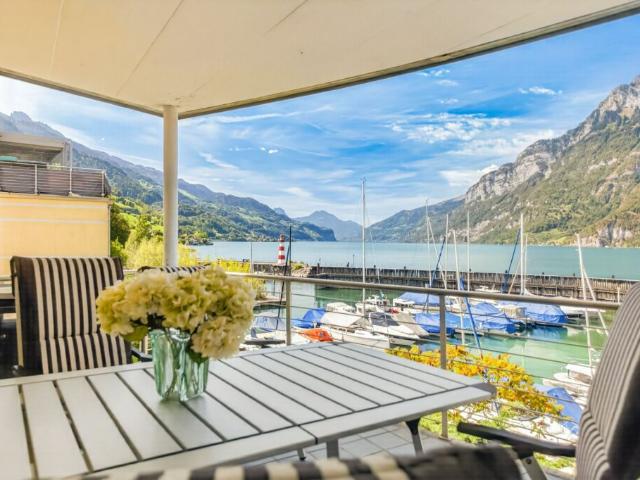 Wohnen in erster Seereihe: 4.5 Zimmerwohnung mit Seepanorama und Blick auf die Churfirsten