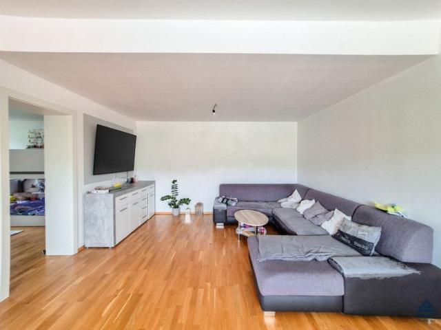 WOHNEN IN HOF: 3 Zimmer Wohnung in Hof b.Sbg Elsenwang
