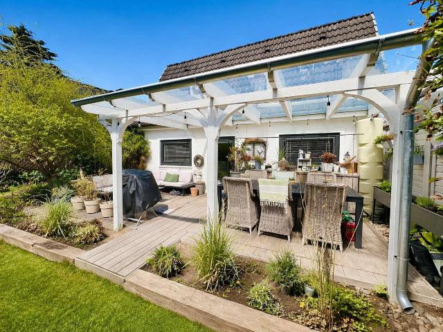 Wohnen in Hamburg Niendorf: Gepflegtes Haus mit Einliegerwohnung und schönem Garten
