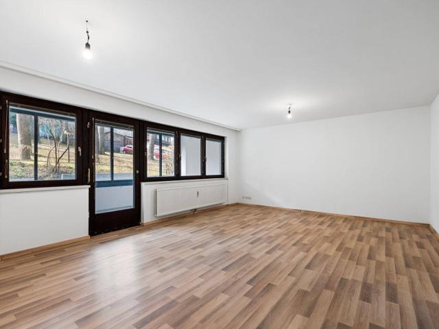 Wohnen in Neuwaldegg: Familienfreundliche 4 Zimmer Wohnung mit Loggia im Grünen