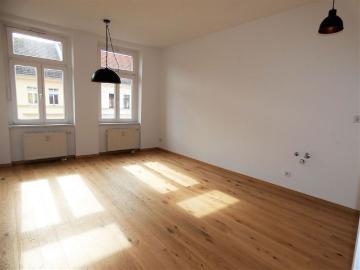 Wohnen in Schönefeld | 2,5 Zi. Whg | offene Küche | Balkon | Parkett | LIFT im Haus
