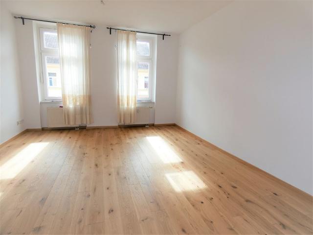 Wohnen in Schönefeld: 3 Zi. Whg mit offener Küche, Balkon, LIFT im Haus
