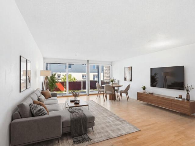 Wohnen in Seenähe: 4 Zimmer Wohnung mit über 100m² Wohnfläche und großem Balkon!