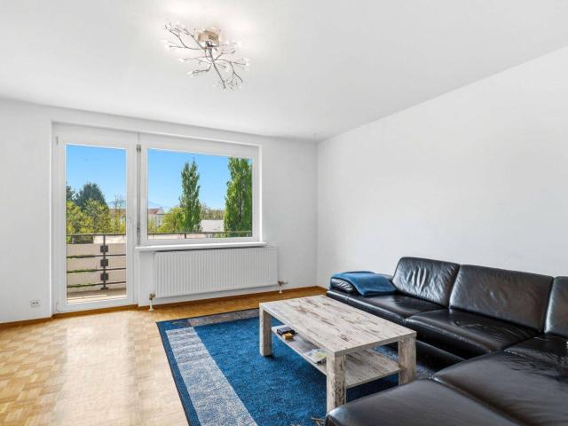 Wohnen in Seenähe: 3 Zimmer Wohnung mit Süd Balkon und See & Bergblick