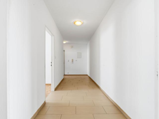 Wohnen in Seenähe: 3 Zimmer Wohnung mit Süd Balkon und See & Bergblick