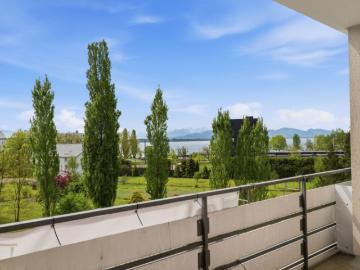 Wohnen in Seenähe: 3 Zimmer Wohnung mit Süd Balkon und See & Bergblick