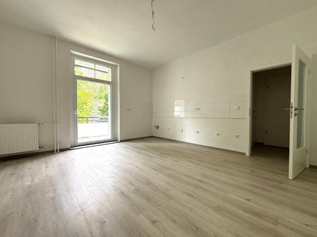 Wohnen in parkähnlicher Umgebung: großzügige 2 Zimmer Wohnung mit besonderem Charme