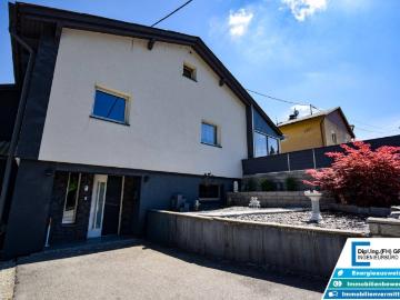 Wohnen in Ruhelage am Waldrand – modernisiertes Haus mit Pool & Grünblick