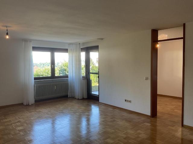 Wohnen in ruhiger Hanglage: 3,5 Zimmer Wohnung mit 2 Terrassen, Garage, Außenstellplatz & Garten