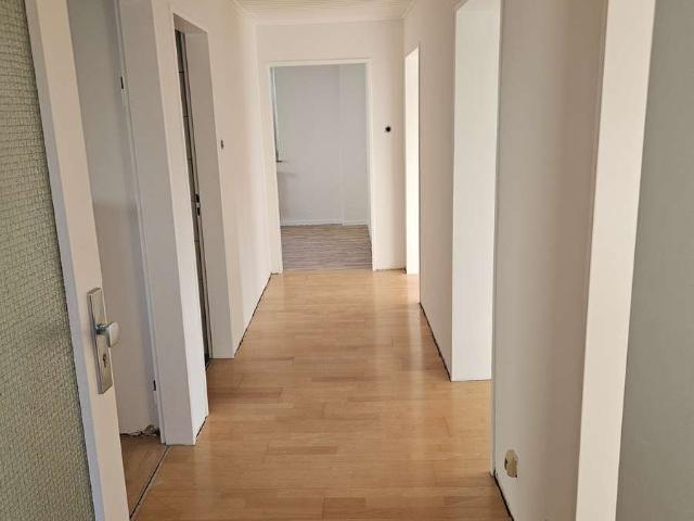 Wohnen in zentraler aber ruhiger Lage: 4 Zimmer Wohnung in Veitsbronn