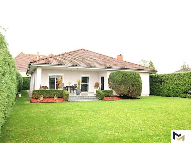 Wohnen ohne Kompromisse – sonniger Bungalow mit uneinsehbarem Traumgarten