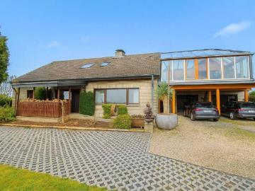 Wohnen. Leben. Glücklich sein. Großzügiges Ein Zweifamilienhaus mit Gartenidylle in Viersen