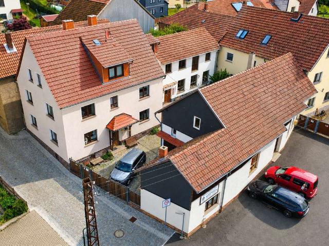 Wohnen mit Mehrwert – sofort bezugsbereites Wohnhaus mit Werkstatt, Innenhof und Potenzial