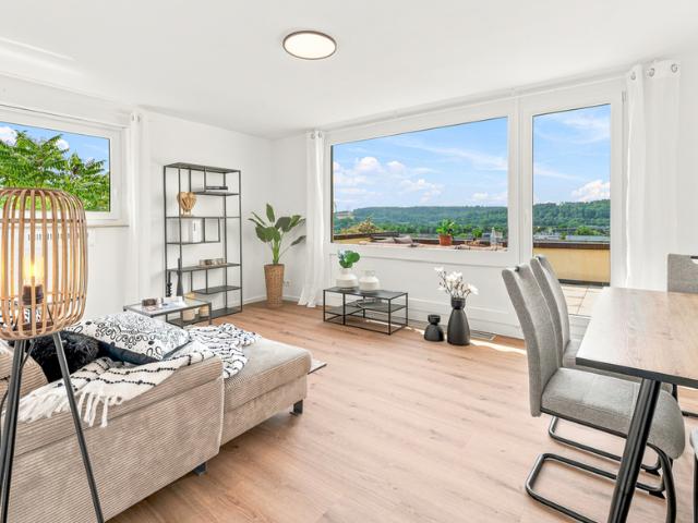 Wohnen mit Ausblick Modernisierte 2,5 Zimmer Wohnung mit zwei Terrassen in Esslingen