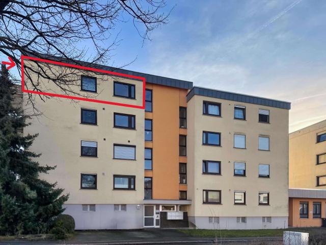 Wohnen mit Ausblick: Großzügige Wohnung mit Balkon und Garage