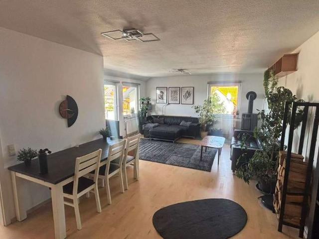 Wohnen mit Ausblick: 4 Zimmer Dachgeschosswohnung in Langgöns Niederkleen