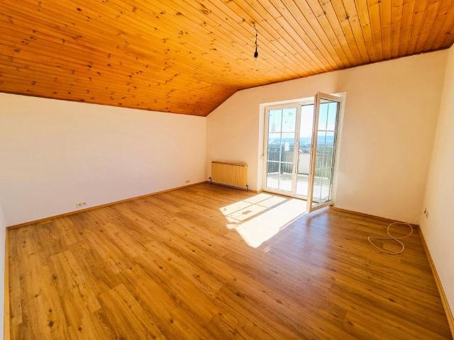 Wohnen mit Aussicht: Großzügige 3 Zimmer Wohnung in ruhiger Lage!