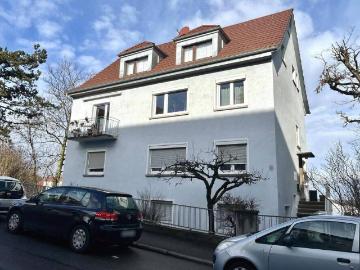 Wohnen mit Aussicht! Helle 3 ½ Zi Whg frei, mod. TL Bad, 1. OG, Parkett, EBK, Garage
