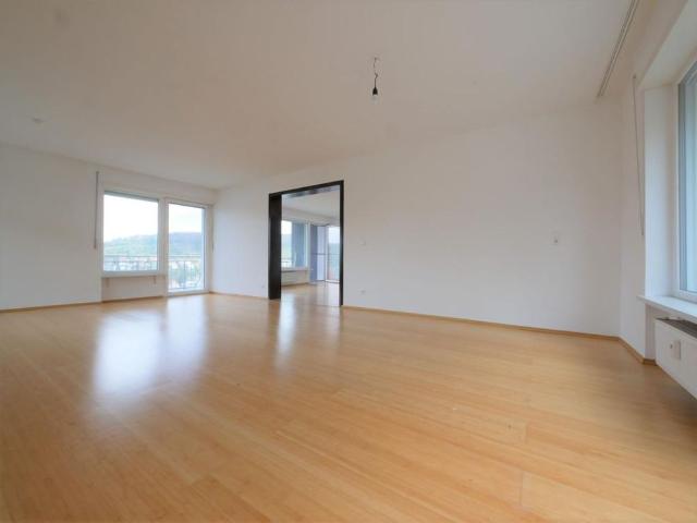 Wohnen mit Aussicht: Stilvolle 3,5 Zimmer Wohnung über den Dächern von Mosbach