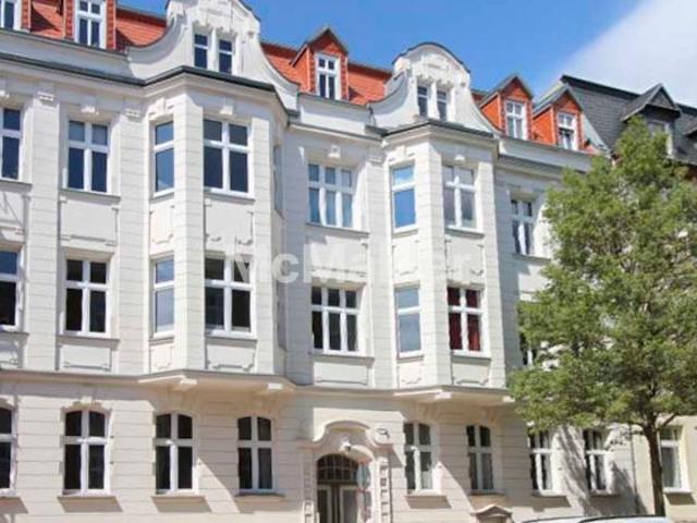 Wohnen mit Altbaucharme: 4 Zimmer Wohnung im 1. OG mit Balkon und Gartennutzung