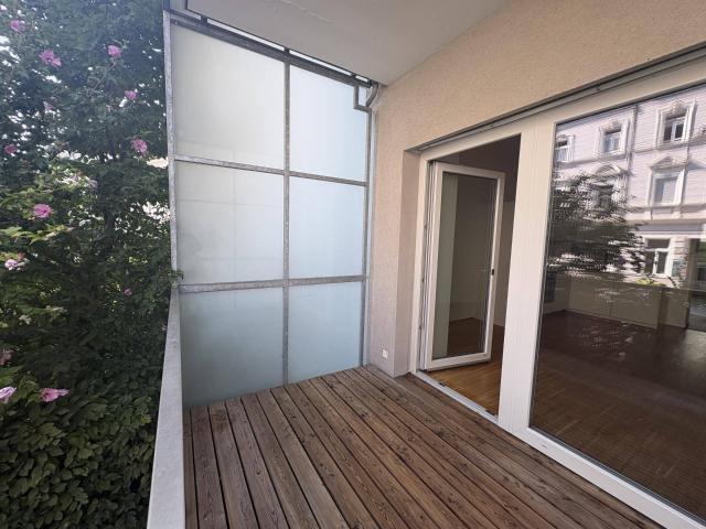 Wohnen mit Altbaucharme – neuwertig generalsaniert mit sonniger Loggia!