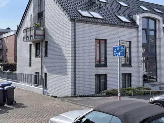 Wohnen mit Balkon: 3 Zimmer Wohnung in Köln Rondorf